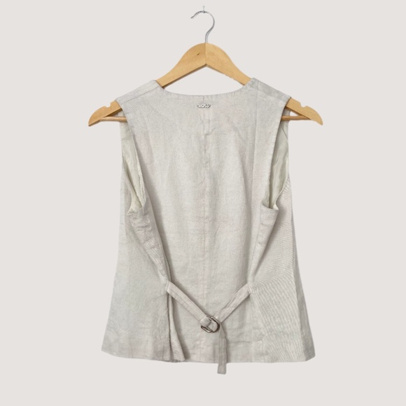 Elegant White Sleeveless Top - Picture 6 of 6